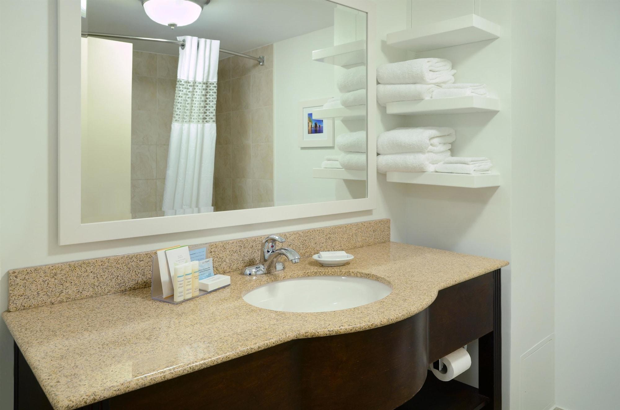 Hampton Inn & Suites Saint John Eksteriør billede