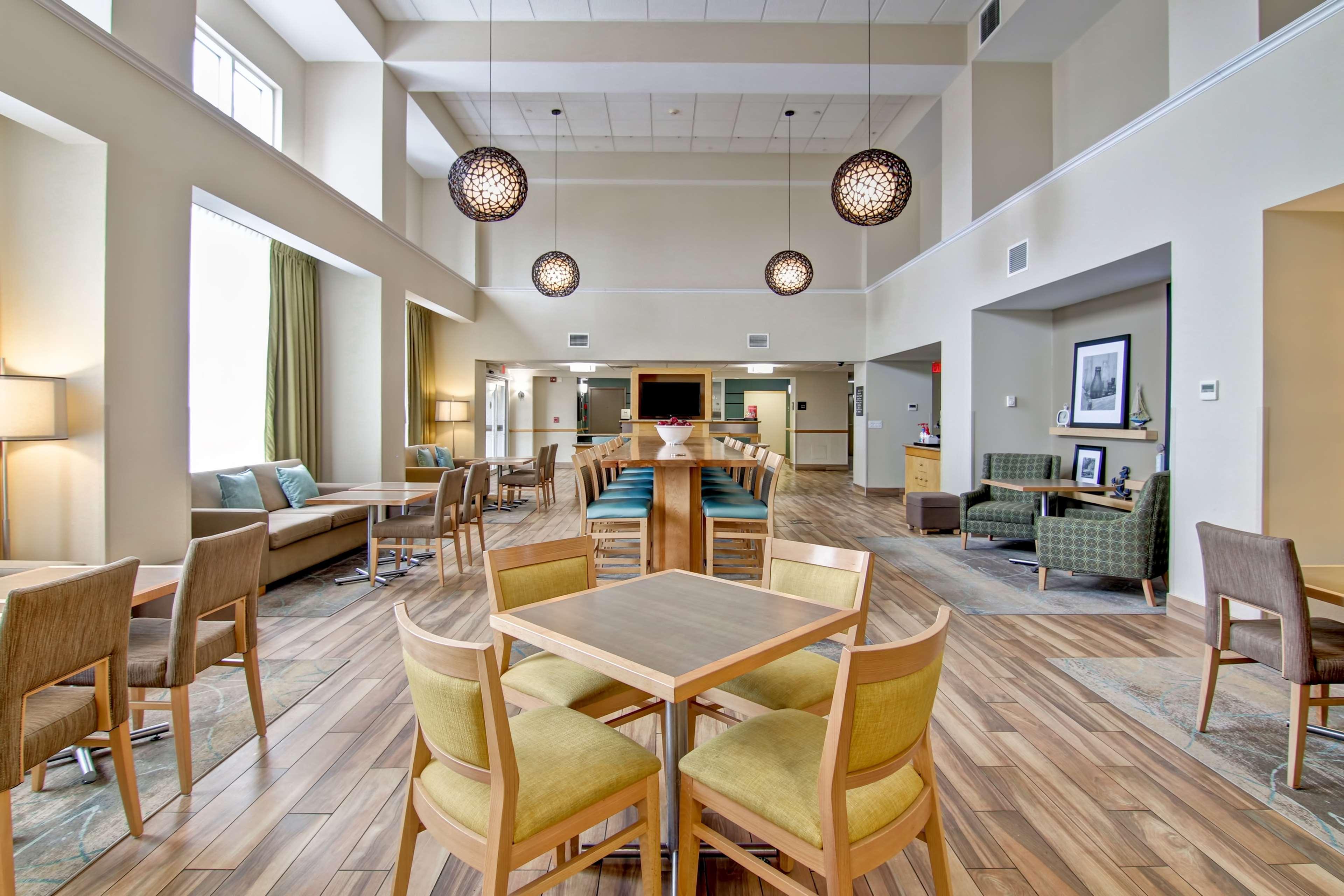 Hampton Inn & Suites Saint John Eksteriør billede