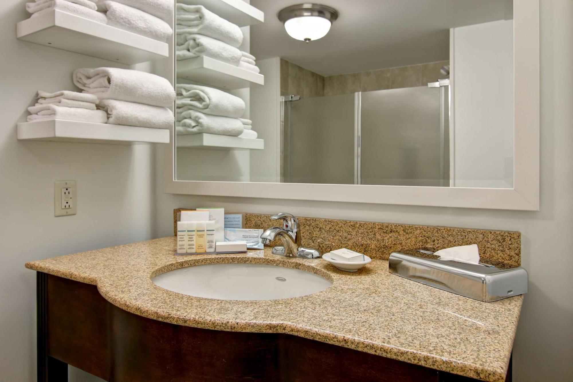 Hampton Inn & Suites Saint John Eksteriør billede