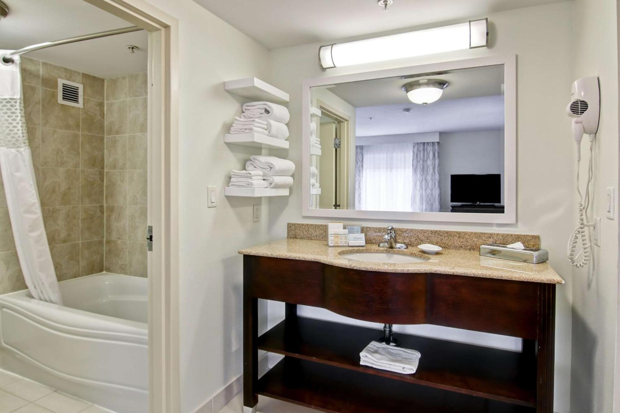Hampton Inn & Suites Saint John Eksteriør billede